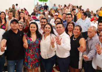 Ante más de mil docentes, reafirma Tonantzin Fernández su compromiso