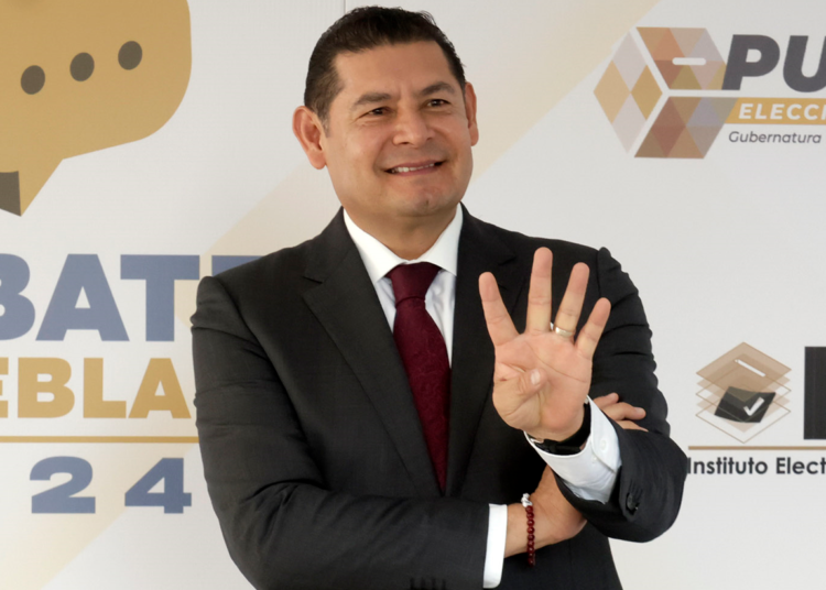 Armenta Mier presenta propuestas en debate del IEE