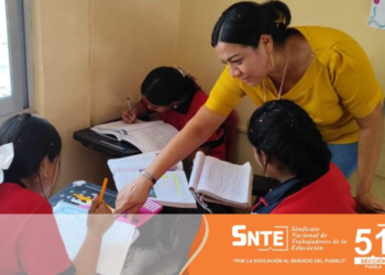 Secretarios generales de las secciones 51 y 23 del SNTE, reconocen la labor de los docentes