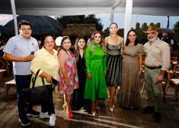 Jóvenes talentos Anáhuac deslumbran con su creatividad en moda en el Front Row 2024