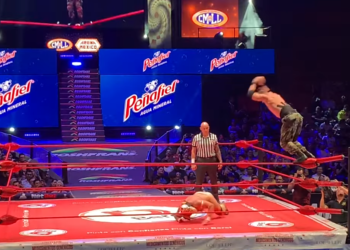 Lucha estelar internacional en la Arena Puebla