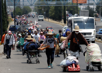 Caravana con unos 600 migrantes llega a Puebla