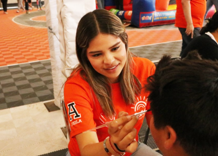 Alumnos Anáhuac Puebla fomentan la solidaridad en la Quinta Brigada de la Felicidad