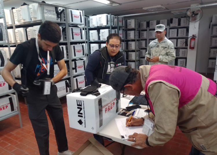 INE inicia distribución de paquetes electorales a presidencias de casilla