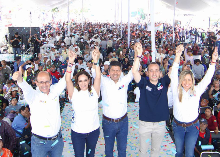 Lalo Rivera visita la Central de Abasto en su último día de campaña