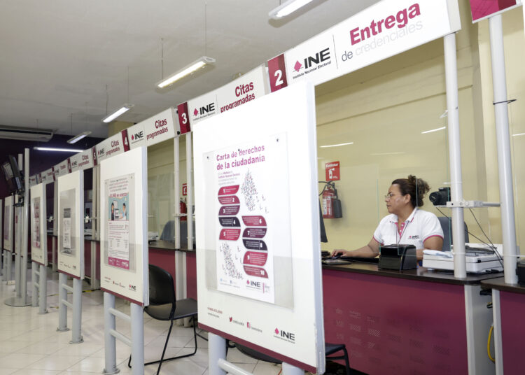 Morena da voto de confianza al INE e IEE