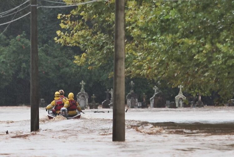 Suben a 13 los muertos por lluvias en sur de Brasil