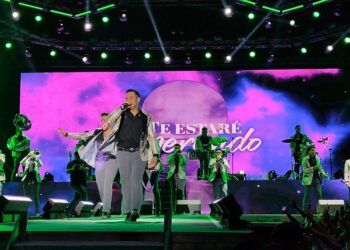 La Arrolladora emociona al Teatro del Pueblo en la Feria de Puebla
