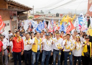 Lalo Rivera cierra gira en Huauchinango con 4 mil asistentes