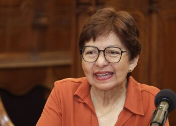 Lilia Cedillo reconoce a madres universitarias