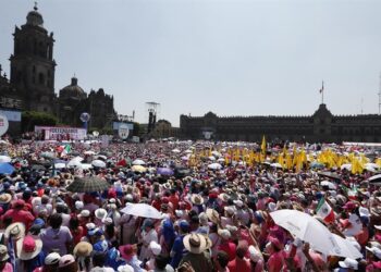 Oposición marcha para ‘defender’ a México de AMLO y Morena