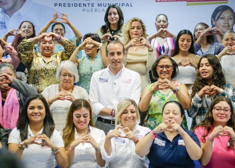 Mario Riestra hace compromisos en favor de la mujer