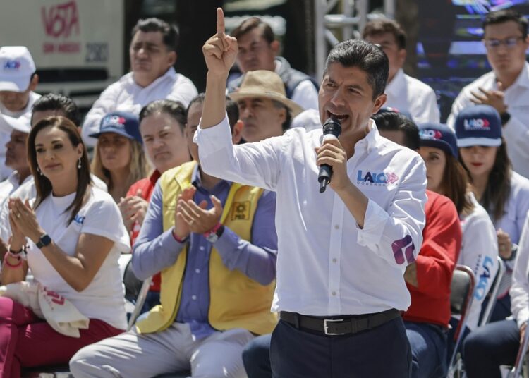 La gente anhela un rumbo seguro para Puebla: Eduardo Rivera