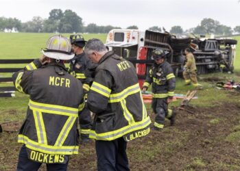 México confirma muerte de 8 mexicanos en volcadura de autobús en Florida