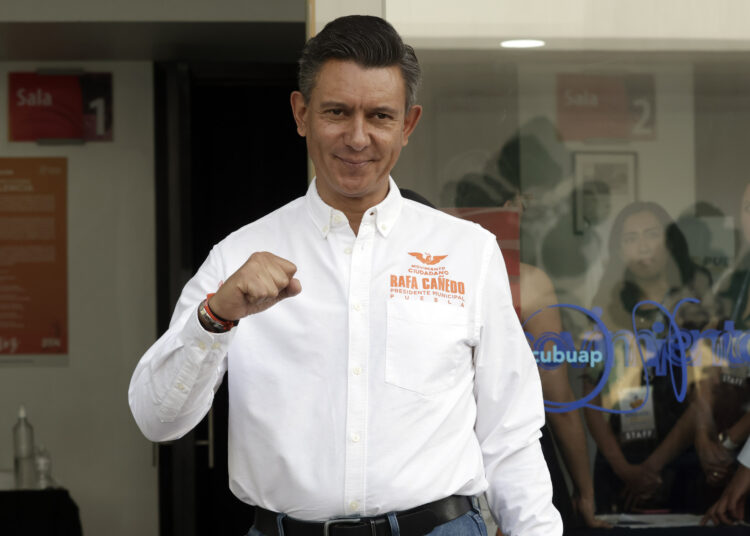 Rafael Cañedo presenta plan de trabajo ante HCU BUAP