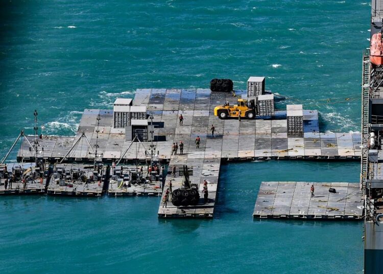 EEUU pone en marcha muelle flotante en Gaza para mover toneladas de ayuda humanitaria