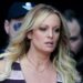 Stormy Daniels sube al estrado en juicio contra Trump