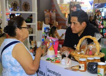 Asiste a los talleres artesanales de la Feria de Puebla