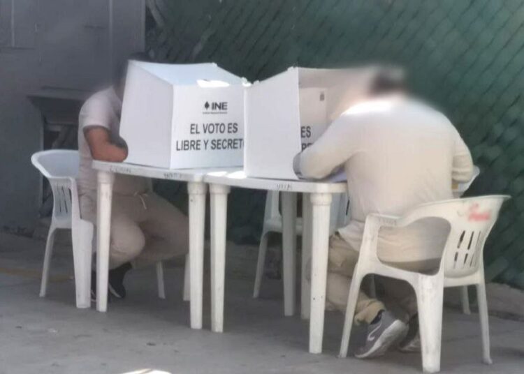 Casi mil 700 personas en prisión votan en centros penitenciarios de CDMX