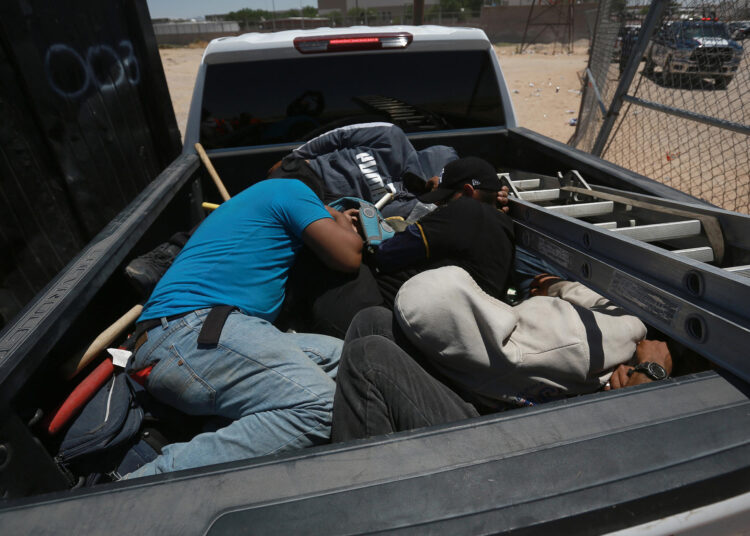 Suman 25 migrantes muertos en medio de las restricciones en la frontera