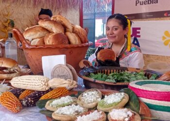 Incluyen a cocineras tradicionales de Puebla en Catálogo de Turismo de Romance