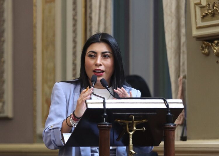 Nora Escamilla presenta iniciativas sobre movilidad vial y menstruación digna