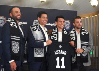 Presentan al ‘Chucky’ Lozano en San Diego