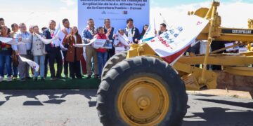 Céspedes da banderazo de ampliación de la avenida Toxqui en Canoa