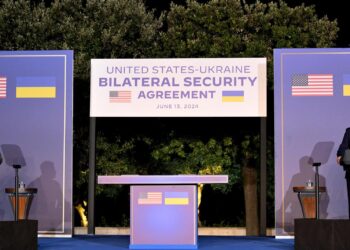 Biden y Zelenski firman acuerdo bilateral de seguridad