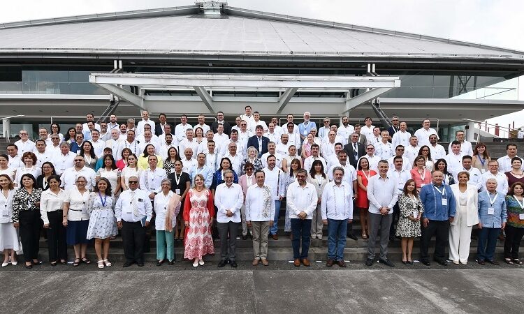 Lilia Cedillo participa en reunión de la ANUIES