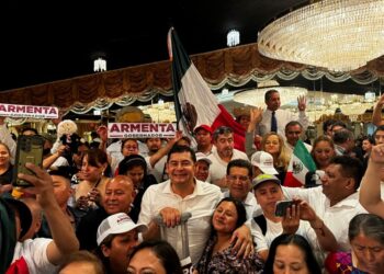 Armenta escucha a migrantes poblanos en la zona triestatal de NY
