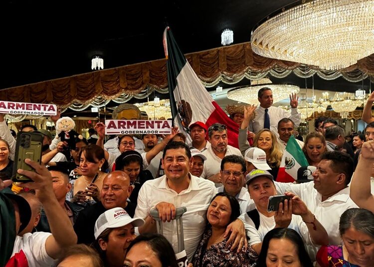 Armenta escucha a migrantes poblanos en la zona triestatal de NY