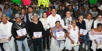 Céspedes entrega apoyos al campo y para el bienestar en Cuetzalan y Zacapoaxtla