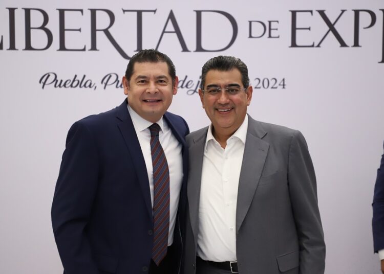 Céspedes y Armenta reconocen papel de periodistas en Puebla
