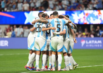 Argentina gana 2-0 a Canadá