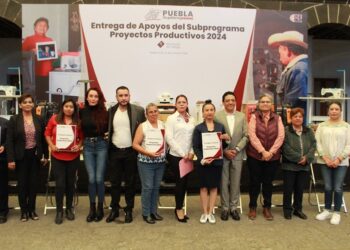 Entrega gobierno de Puebla equipamiento a proyectos productivos