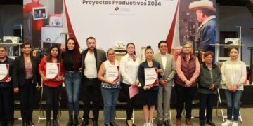 Entrega gobierno de Puebla equipamiento a proyectos productivos