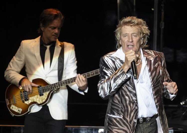 Rod Stewart, abucheado en concierto por apoyar a Ucrania