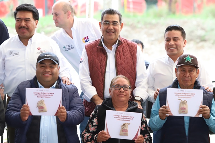Entregan apoyos para el fortalecimiento del campo en San Salvador el Seco