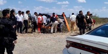 Equipo de Sheinbaum sufre accidente automovilístico en Monclova