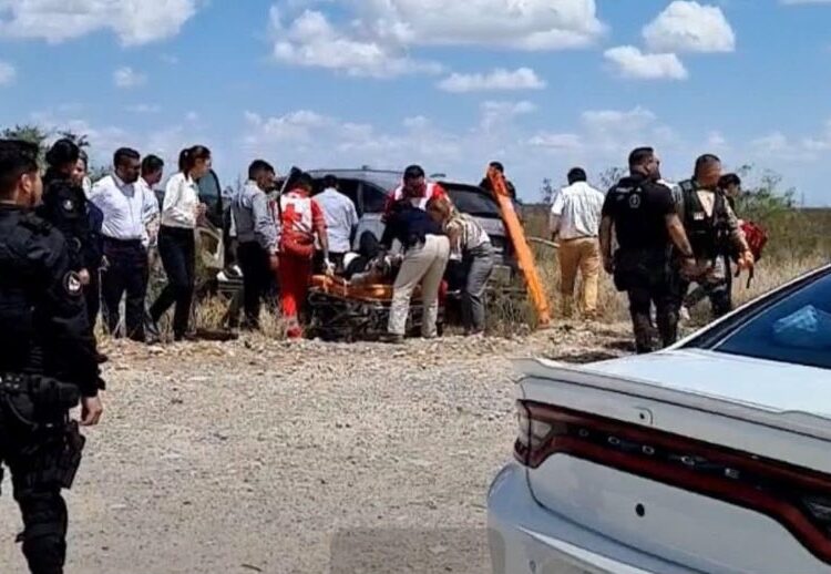 Equipo de Sheinbaum sufre accidente automovilístico en Monclova
