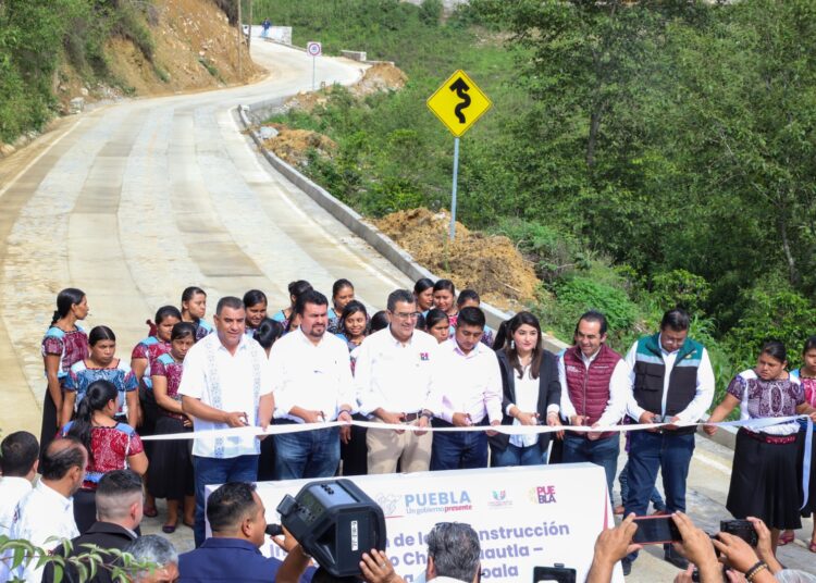 Con caminos y carreteras, Sergio Salomón reactiva el desarrollo de