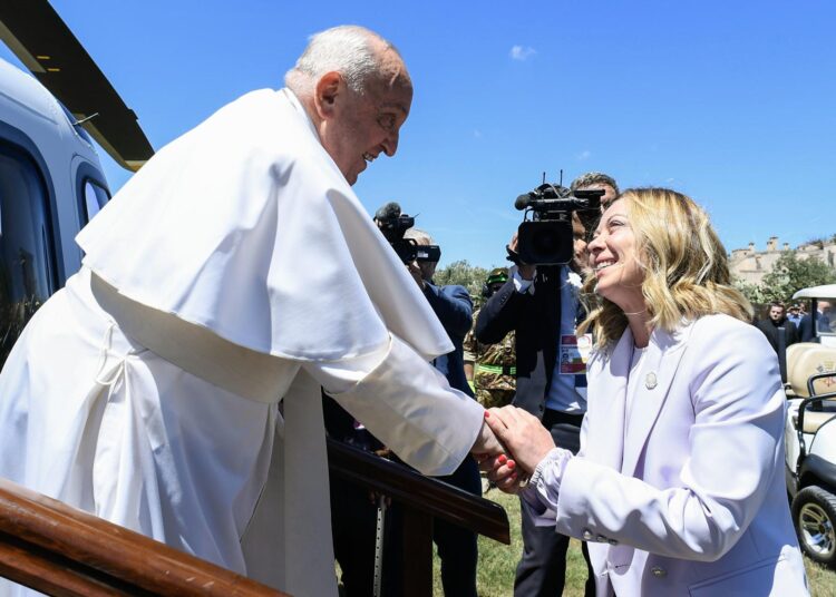 Papa advierte al G7 del uso de la IA en las guerras