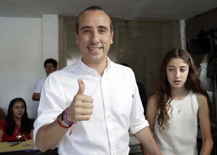 Mario Riestra aplaude participación ciudadana y denuncia desorganización en casillas