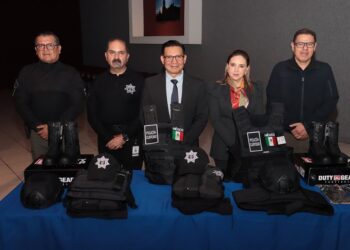 Entregan equipamiento a personal del centro penitenciario de Cholula