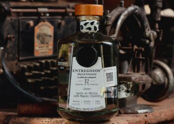 Impulsan exportación de mezcal poblano a España