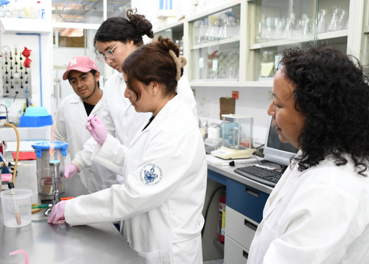 Expertos del Centro de Investigaciones en Ciencias Microbiológicas impulsan el trasplante de microbiota fecal en Puebla