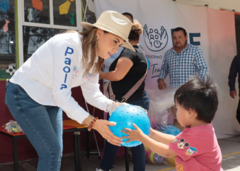 Paola Angon recorre CAICS para festejar a infancias cholultecas