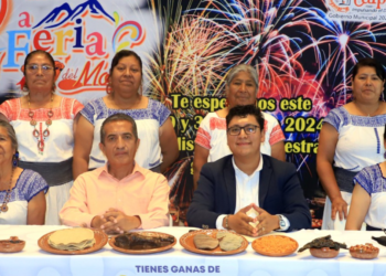 Con Feria del Mole de Calpan, gobierno estatal impulsa a cocineras tradicionales