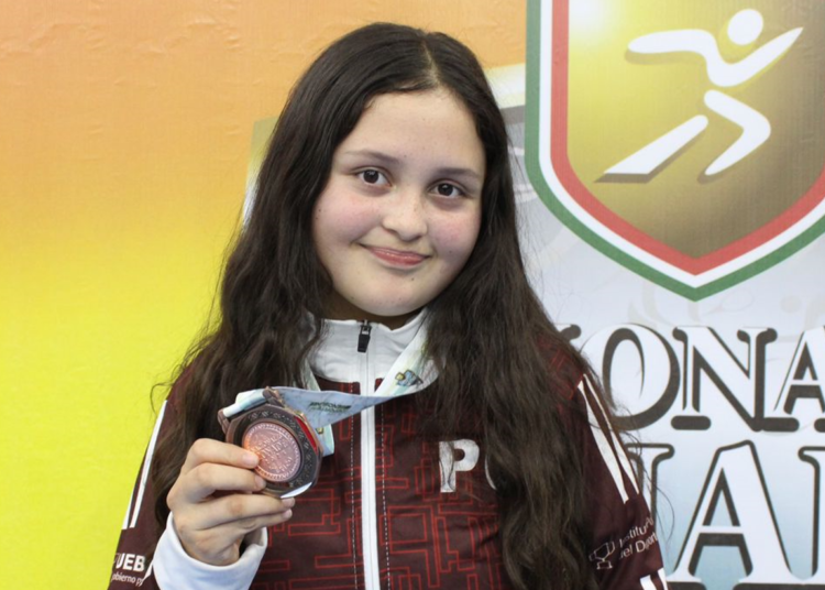 Karla Correa se cuelga bronce en espada femenil